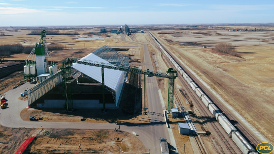 CargillAgCanada's tweet photo. We're raising the roof 🙌🏗 at our new fertilizer distribution centre in Camrose, AB. 

Not only is this an exciting development for the Camrose area, but it also means faster product availability for our Leduc, Beiseker, Vegreville and Vermilion locations! #westcdnag https://t.co/ZCUaGaaeXC