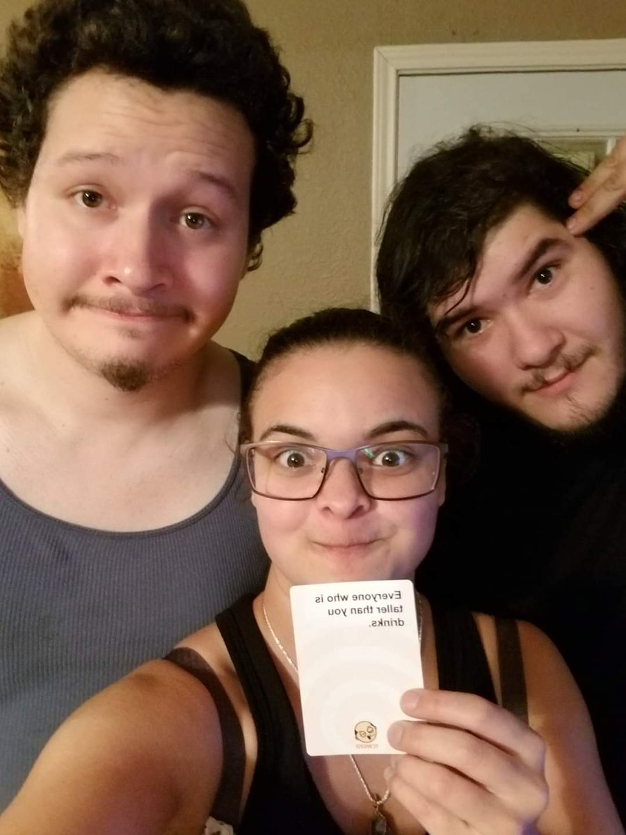 TaizoToelken's tweet photo. These two losers might get on my last nerve but I love them both all the same. #couples #losers #thirdwheeling https://t.co/riTBfAKjb9