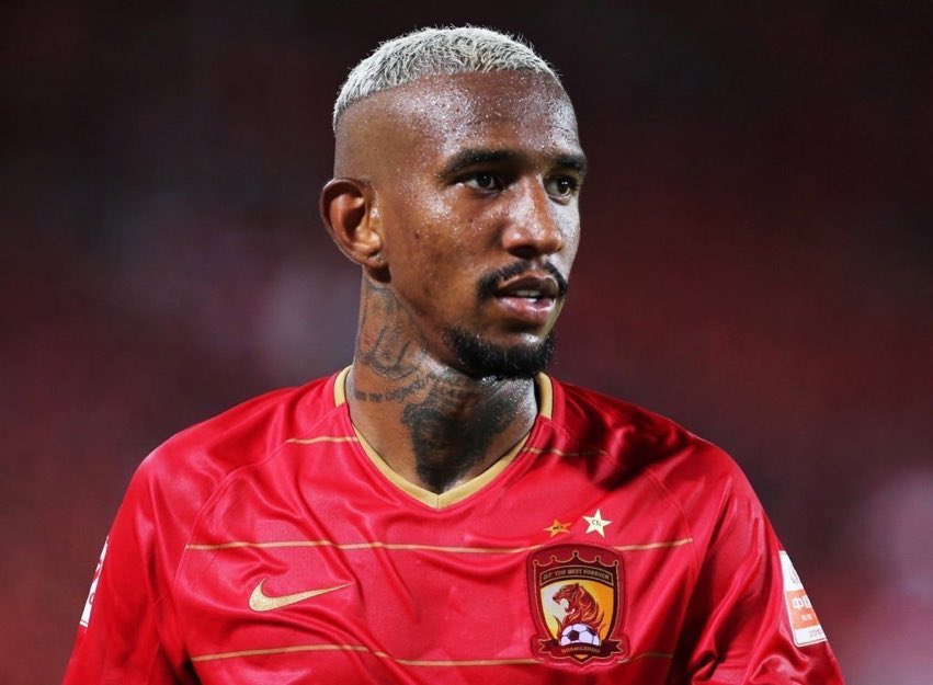 نقول مبروك لهم
أهم شي على جميع الهلاليين
الوقوف مع ناديهم باقي ثلاث مباريات ونحسم الدوري