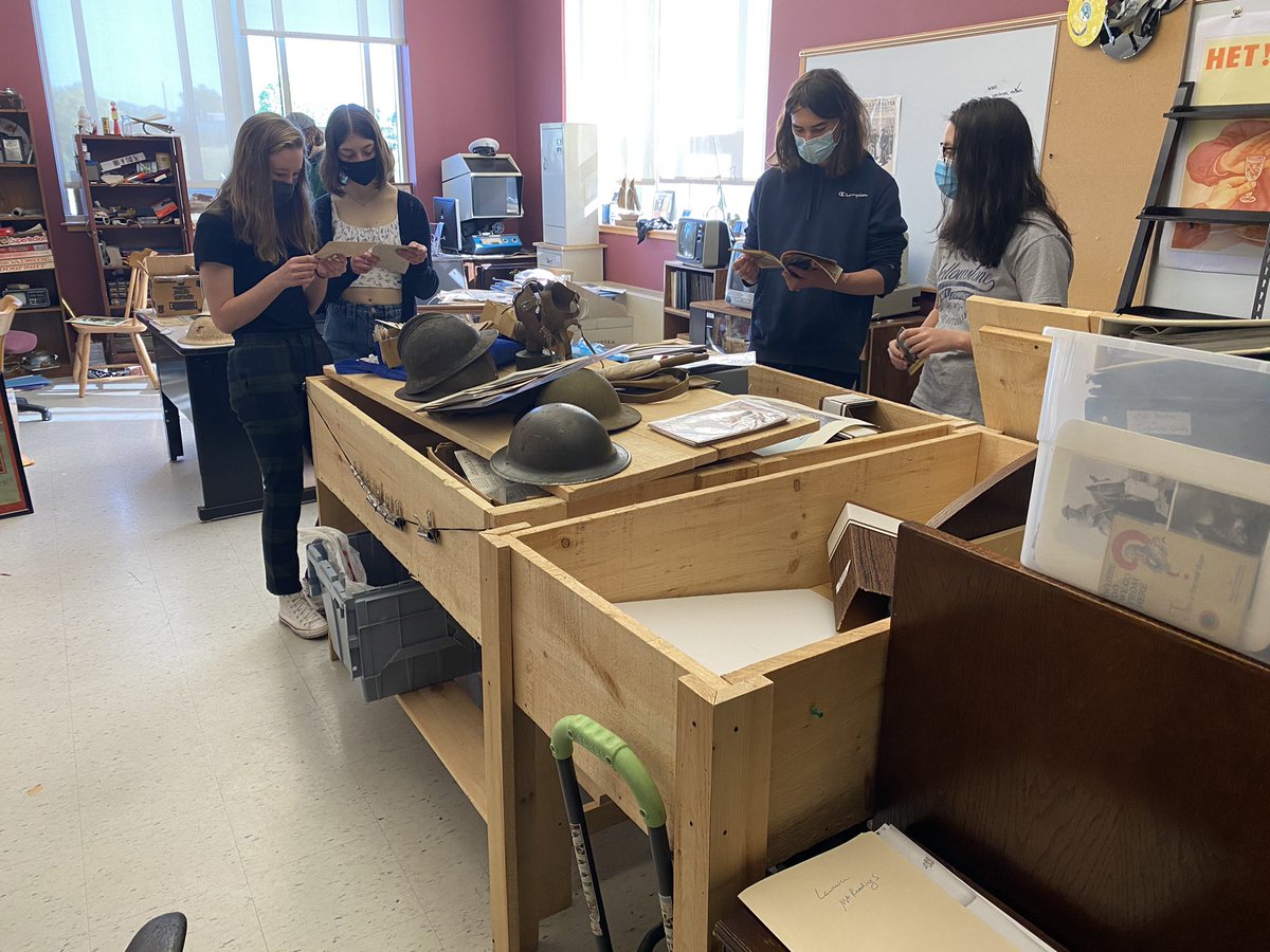 BrianSheehy's tweet image. Back in a very messy History Lab but great to see students excited about the objects and items in there. Looking forward to seeing their research projects #objectbasedlearning