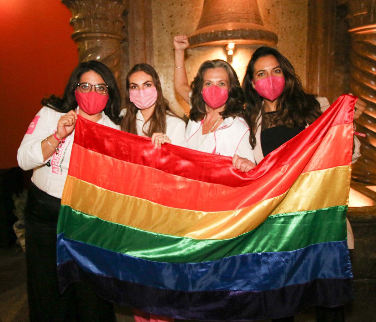 marianaortizca's tweet photo. NO MÁS DISCRIMINACIÓN! Que el amor siempre sea nuestra unión y no nuestra división! La libertad y el respeto debe ser siempre nuestra bandera! 17 de Mayo, día internacional contra la homofobia, bifobia y transfobia. #DerrumbemosLasPuertasDeLosArmarios #FuerzaPorMéxico https://t.co/I36gCIPIvj