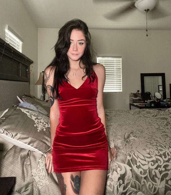 The way this dress makes me feel is unreal 😈 https://t.co/UWiHUswvyL<a href="/tag/nnn"class="tags"><span>#nnn</span></a>