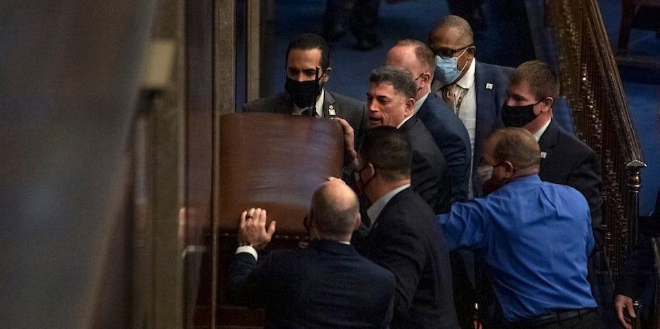 DrUSofA1's tweet photo. #RepAndrewClyde barricades tourists from entering the US Capitol!
Republican congressman Andrew Clyde, who denied there was an insurrection and likened Capitol rioters to tourists was photographed barricading the chamber doors against them
https://t.co/SXeifzRVEj https://t.co/j2RvBKklT1