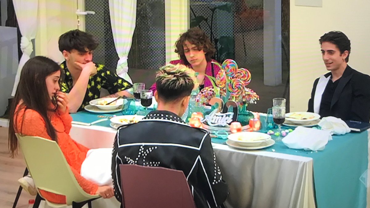 onlygretaa's tweet photo. RITWITTA SE TI MANCANO I DAY TIME 
 #Amici20 #amemici20 #giuliastabile #sangiulia #sangiovanni #aka7even #deddy https://t.co/Hgfu0gz3j7