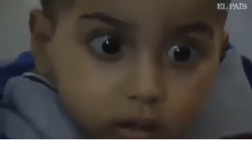 Videosuna dayanamadım😞
Ne gördün? Nasıl korktun öyle!
Evi bombalanan filistinli çocuk. Son baktığı halde kalmış. Bu foto hastanedeki hâli 😞
Yavrum yavrum yavrum😞
Bizi affetme...

 #HopeToGaza