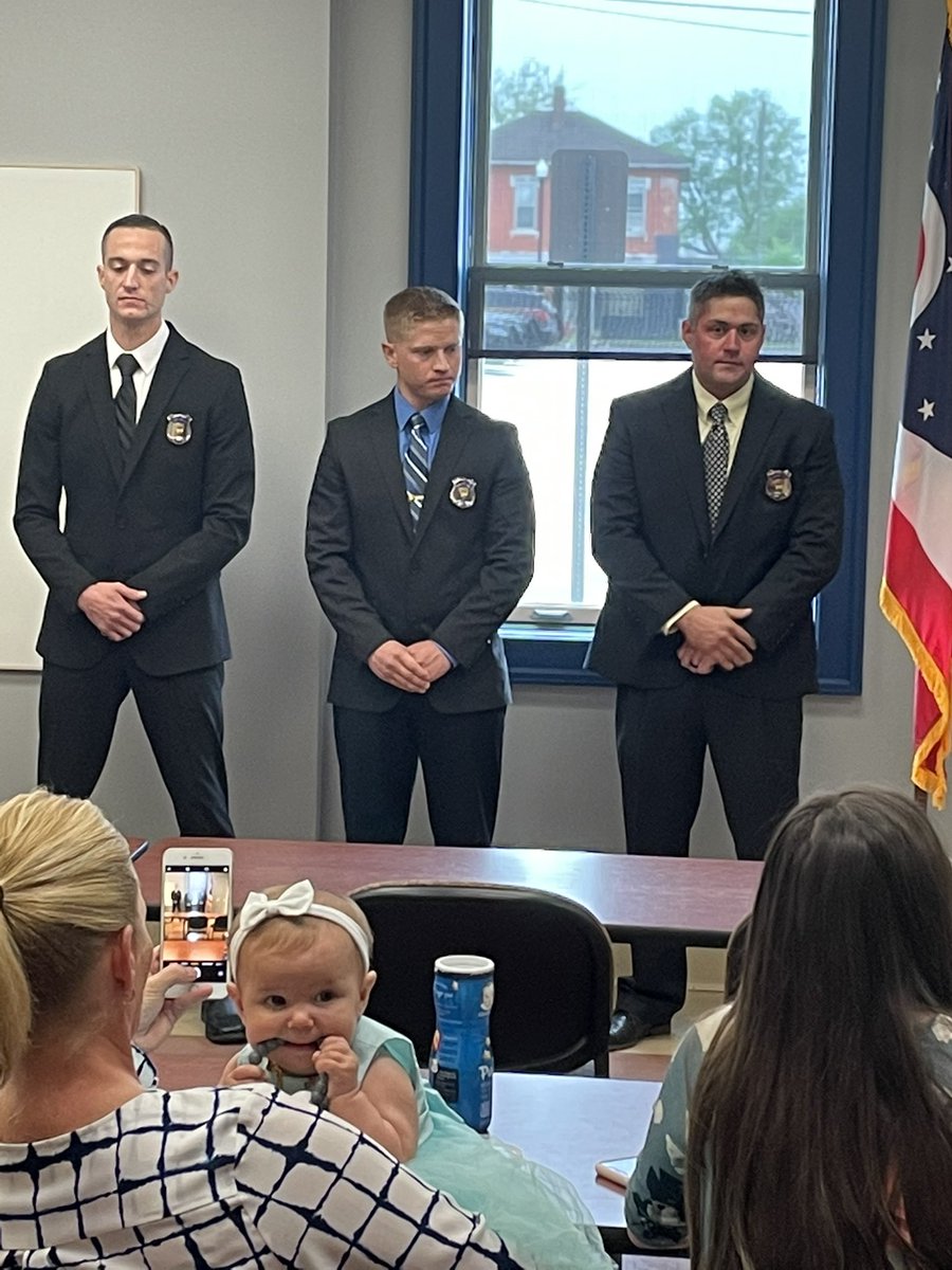 NewarkOHFire's tweet photo. Today is a great day for Newark Public Safety. Two new Firefighter/Paramedics and Three new Police Officers were sworn in.
NFD FF/P Justin Kuhel
NFD FF/P Timothy Rummer
NPD Officer Jack Bardsley
NPD Officer Kevin Fairfield 
NPD Officer Bradley Ellis
Congratulations and welcome!! https://t.co/omIQWrYK0g