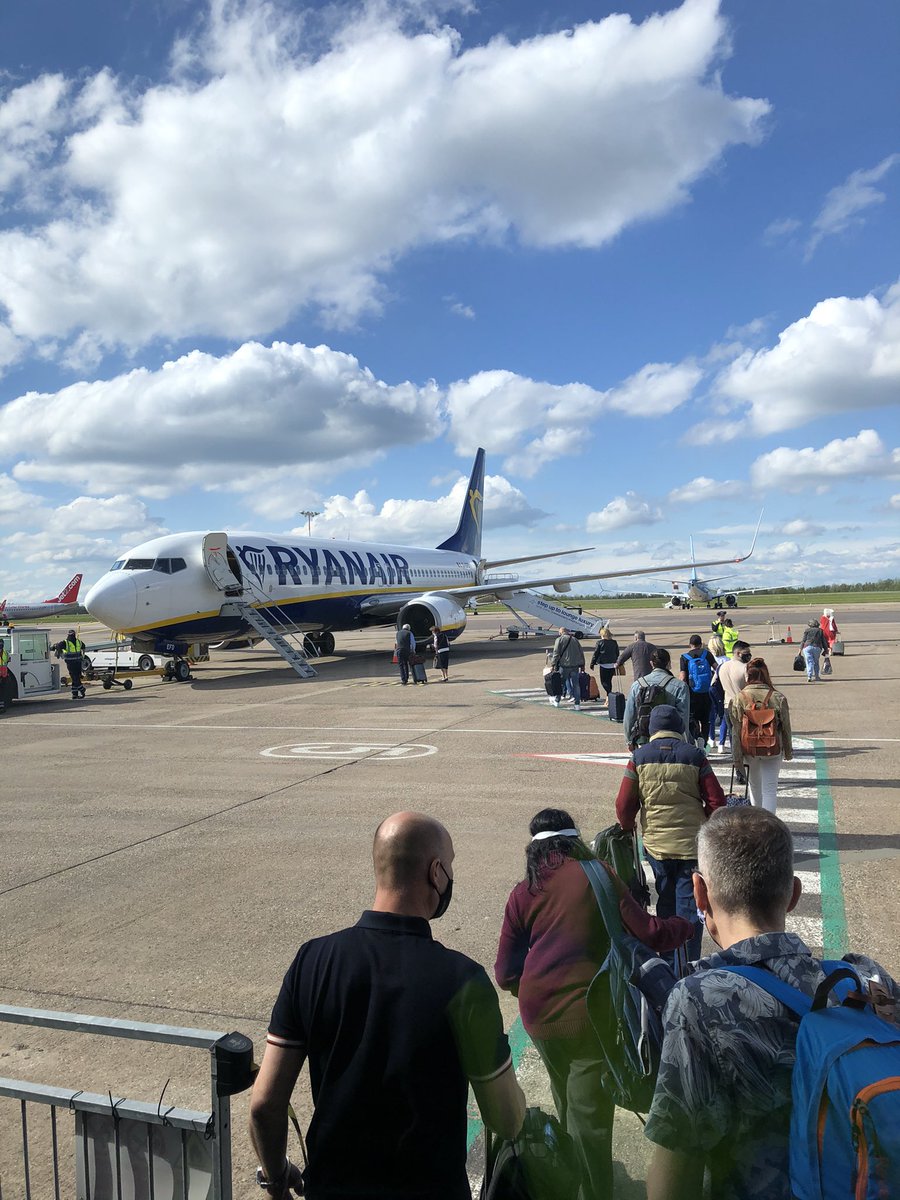 EMAPressOffice's tweet photo. Off to sunnier climes. The first passenger flight from EMA in almost 5 months. It’s a step in the right direction @NavtejJohal @BBCNottingham @ITVCentral @nottslive @Notts_TV https://t.co/EwYgmyFa7B