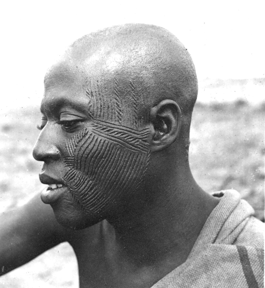 Dr Sally C. Reynolds #FossilStoriesWhiteSandsNP (@sallyr_islhe) on Twitter photo Hi Tweeps, I have a student, Tumisang <a href="/thabo_alfeo/">Skeletonfootprintss💀👩🏾🔬</a> who is doing a Masters project on African tribal Scarification. Please help me get the word of this survey out to as many colleagues in African countries as we can!! Thank you!!!
eur02.safelinks.protection.outlook.com/?url=https%3A%… Hi Tweeps, I have a student, Tumisang <a href="/thabo_alfeo/">Skeletonfootprintss💀👩🏾🔬</a> who is doing a Masters project on African tribal Scarification. Please help me get the word of this survey out to as many colleagues in African countries as we can!! Thank you!!!
eur02.safelinks.protection.outlook.com/?url=https%3A%…