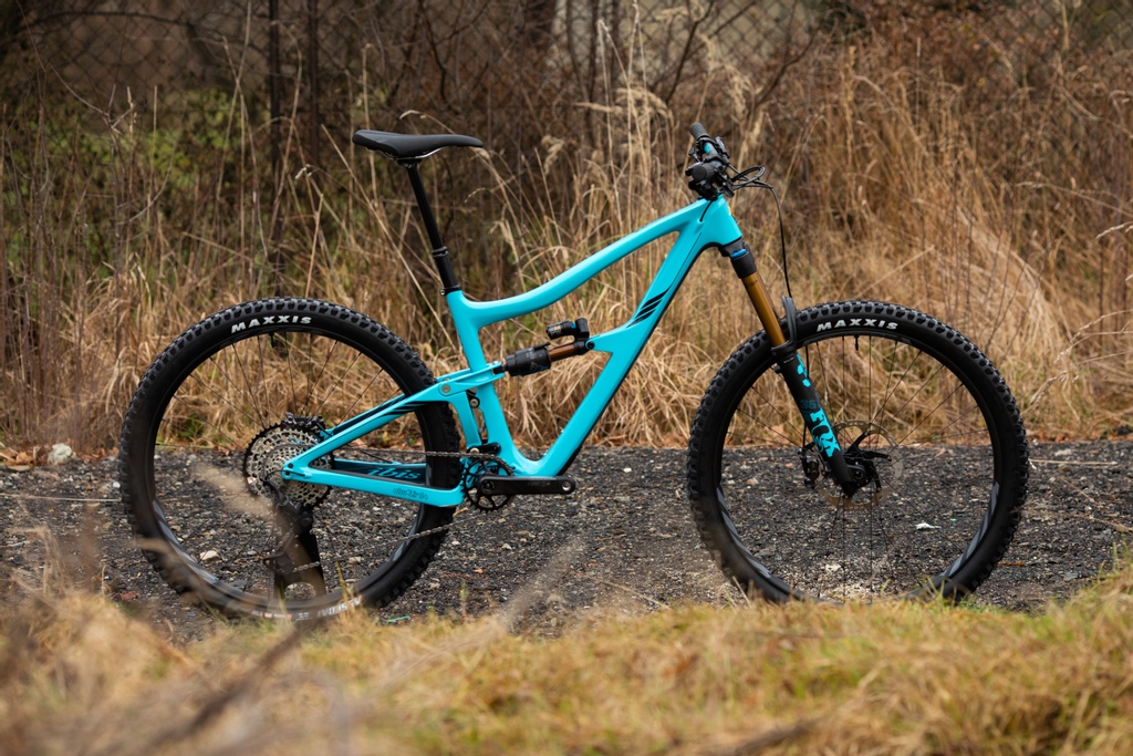 IbisCycles's tweet photo. When building your dream Ripmo, would you choose air or coil? We offer both!
🛠️: @blackbird.bike
📸: @behere.photo
#IbisRipmo #Ripmo #RipmoAF #Ripmoworkless https://t.co/wpDfwmeRA7