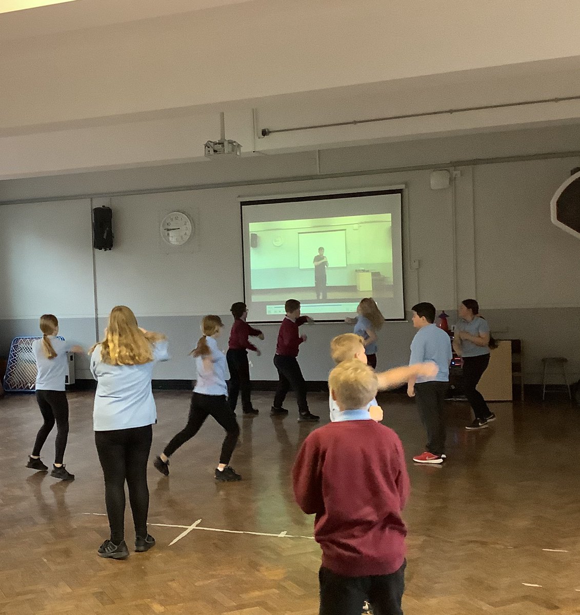 Mr___Mills's tweet photo. As part of Stradderโs Sports Week... Y6TM tried boxercise this morning courtesy of @CoachStradbroke โผ๏ธ @StradbrokePri
#StradbrokePE๐๐โฝ๏ธ #StradSportsWeek ๐ฅ๐ฅ https://t.co/Onn28pKoWb