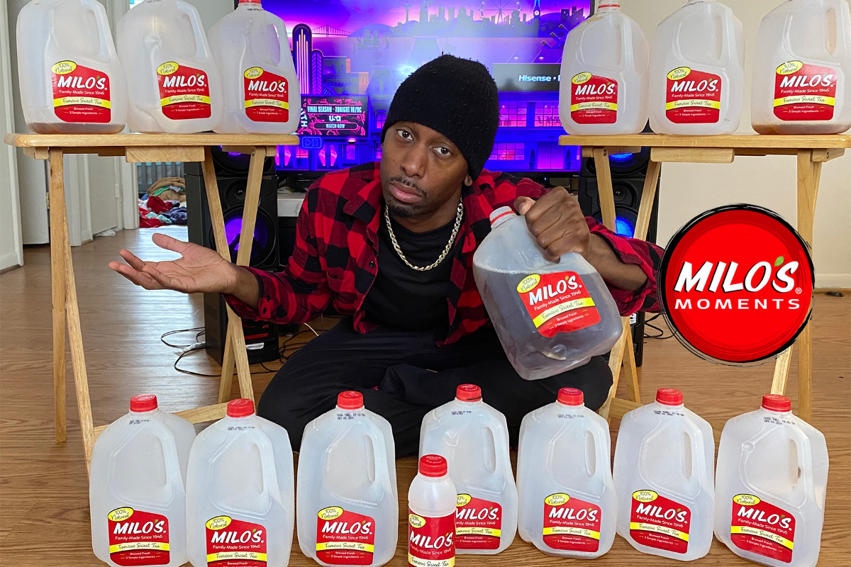 DrinkMilos's tweet image. That's one SWEET Milo's collection, Ron! Any other obsessed Milo's fans out there? 🙋‍♀️🙋‍♂️

RT to share your sweet tea addiction or share on our community page at drinkmilos.com/75years. #FanFriday #DrinkMilos #MilosMoments