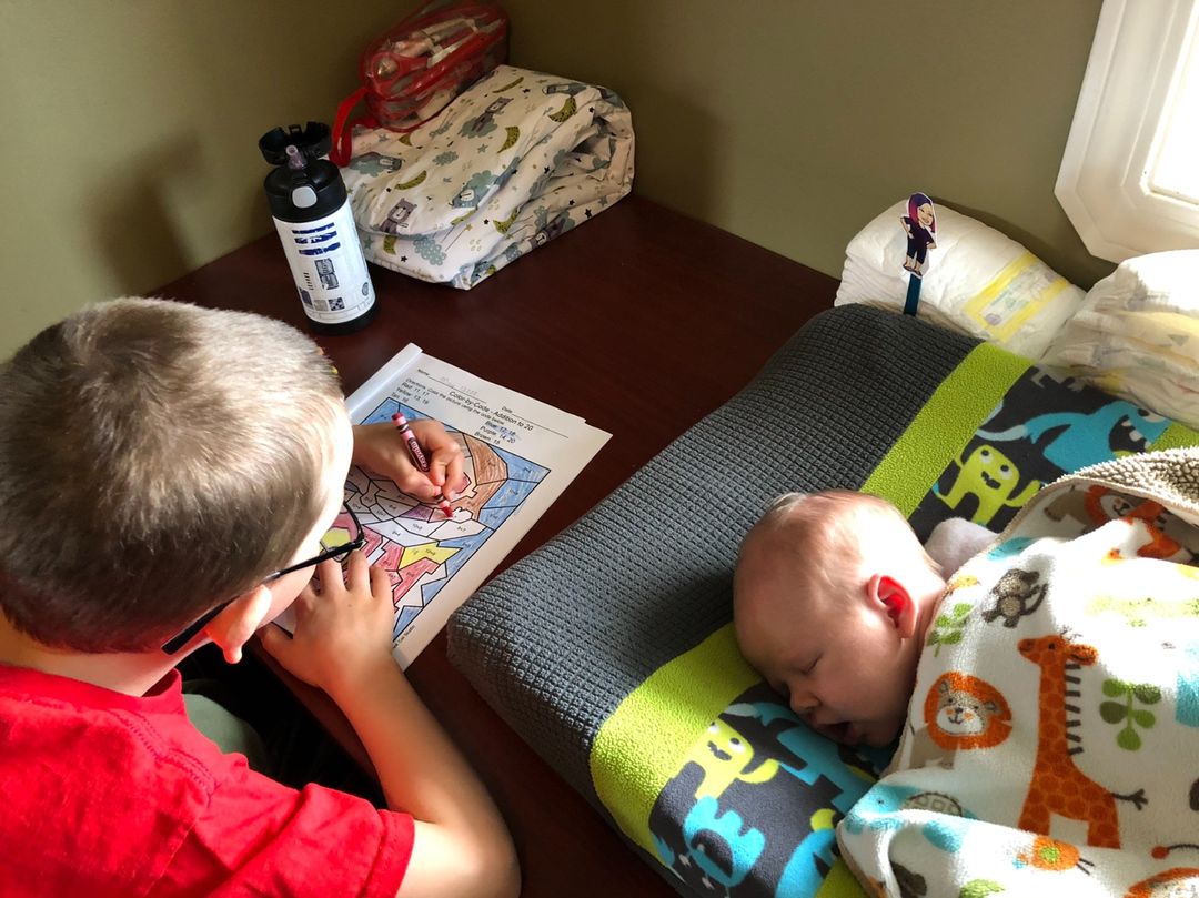 MrsSaundersCG's tweet image. A trio of workers during school time at Noah&apos;s house! #flatmrssaunders #togetherwhenapart #mrssaundersLOVESbabies @FMPSD @BeaconhillFMPSD @abbott_graham