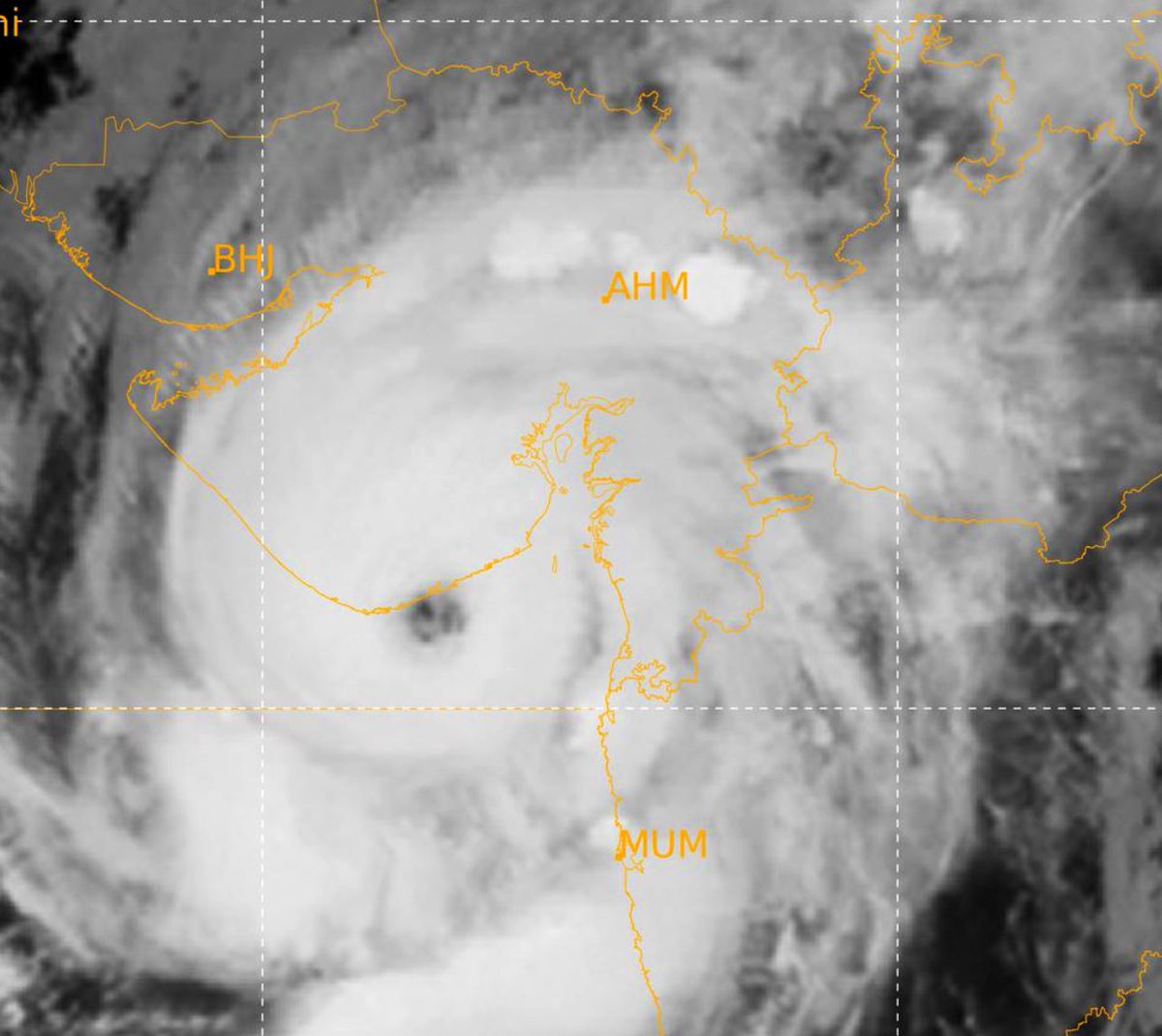 Kalpakkekre's tweet photo. #CycloneTaukte landfall to continue for next 3hrs. Crossing Gujarat coast near Una. Latest satellite imagery. (IMD) https://t.co/F0tJPBob9k