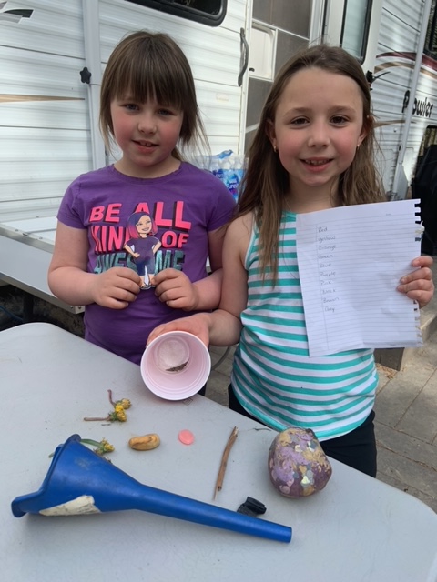 MrsSaundersCG's tweet image. Flat Mrs. Saunders also got to go camping and help with scavenger hunt! Thanks for the adventure Zoey and Paige #flatmrssaunders #togetherwhenapart @FMPSD @BeaconhillFMPSD @abbott_graham