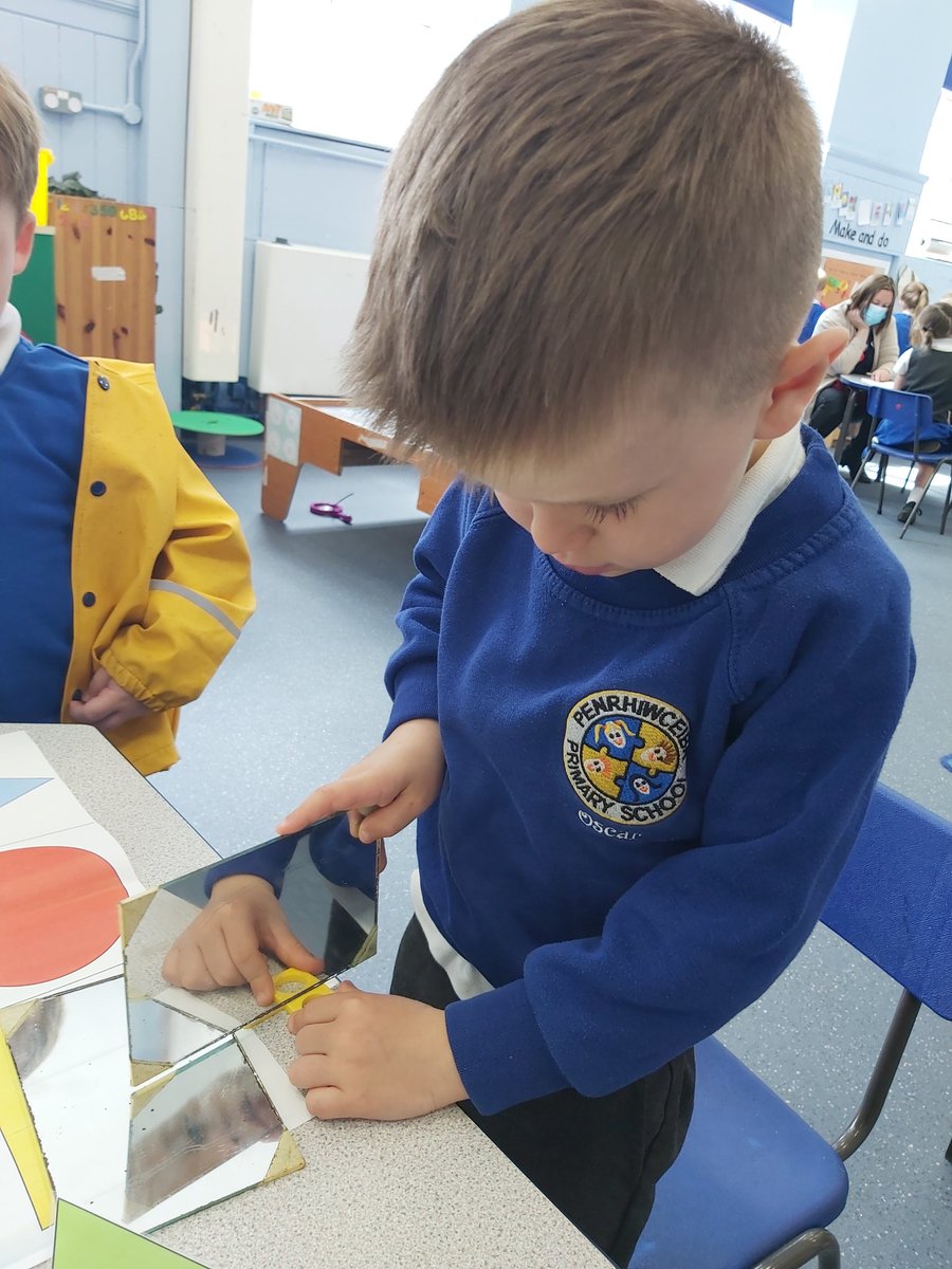 penrhiwceibr's tweet photo. Dosbarth Acorn have been looking for symmetrical shapes today #numeracy #numicom https://t.co/I9bJGcIz85
