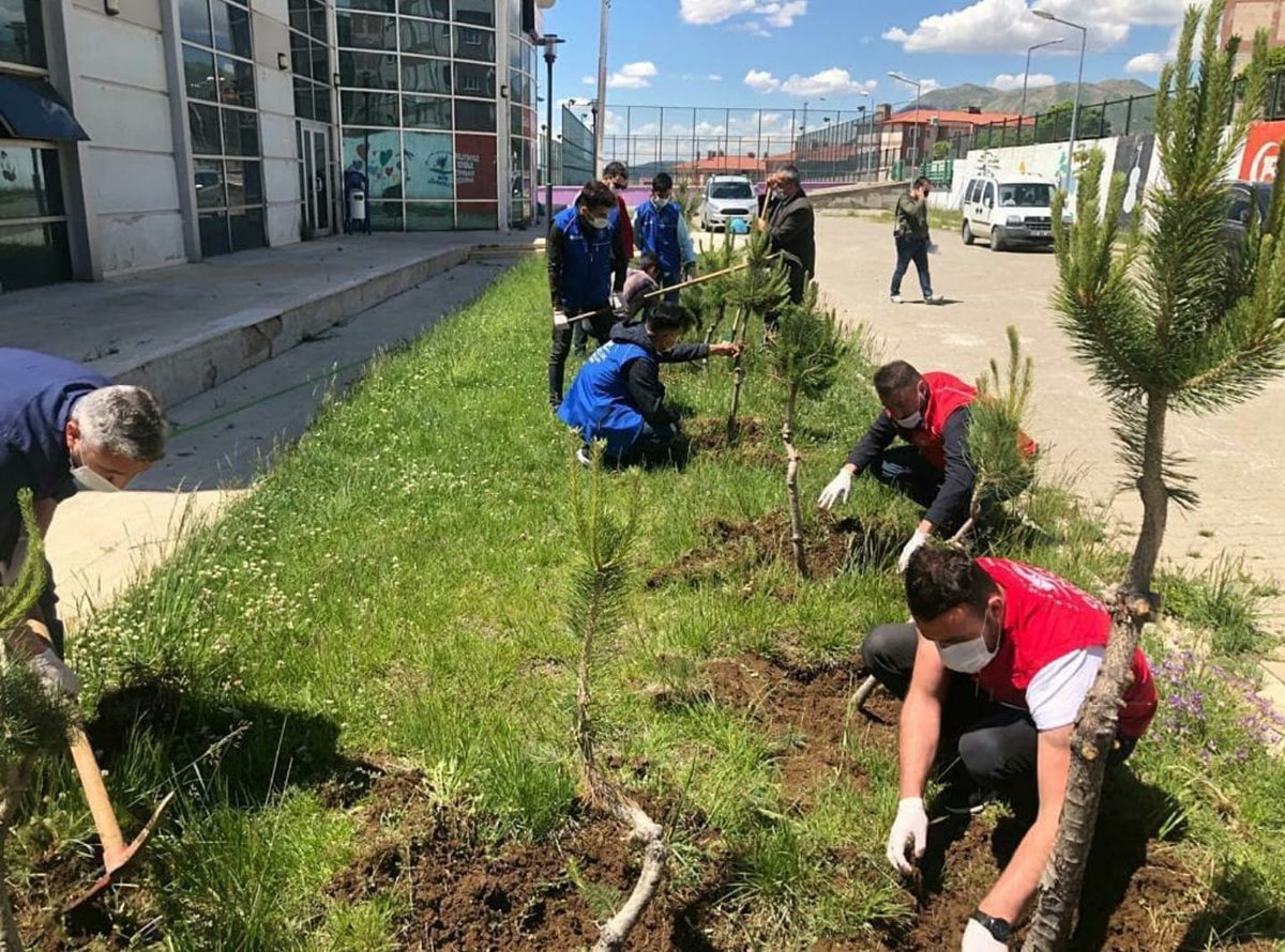 GSB_Bitlis's tweet photo. İyiliğin her zaman kazanacağına yürekten inanıyoruz. İyilik peşinde koşmaya #GönüllüyüzBiz https://t.co/Rb1Zwmfk2I