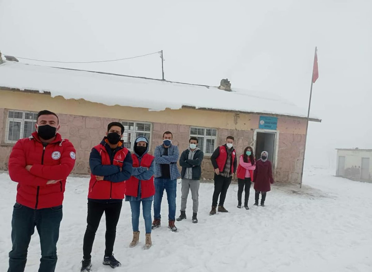 Köylerde, ilçelerde, en ücra köşelerde olmak, sayısız insana ulaşmak bizim için paha biçilemez. Çünkü #GönüllüyüzBiz