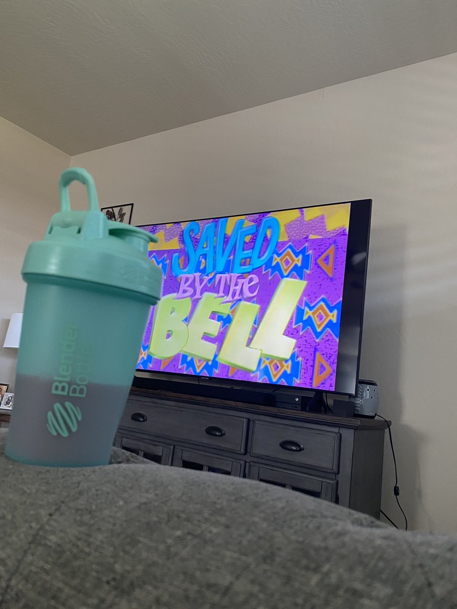 Kristah_37's tweet photo. Morning routine for now on my little break. #gettingthingsdone #moringdrink #healthmatters #healthydays https://t.co/sD064uttka