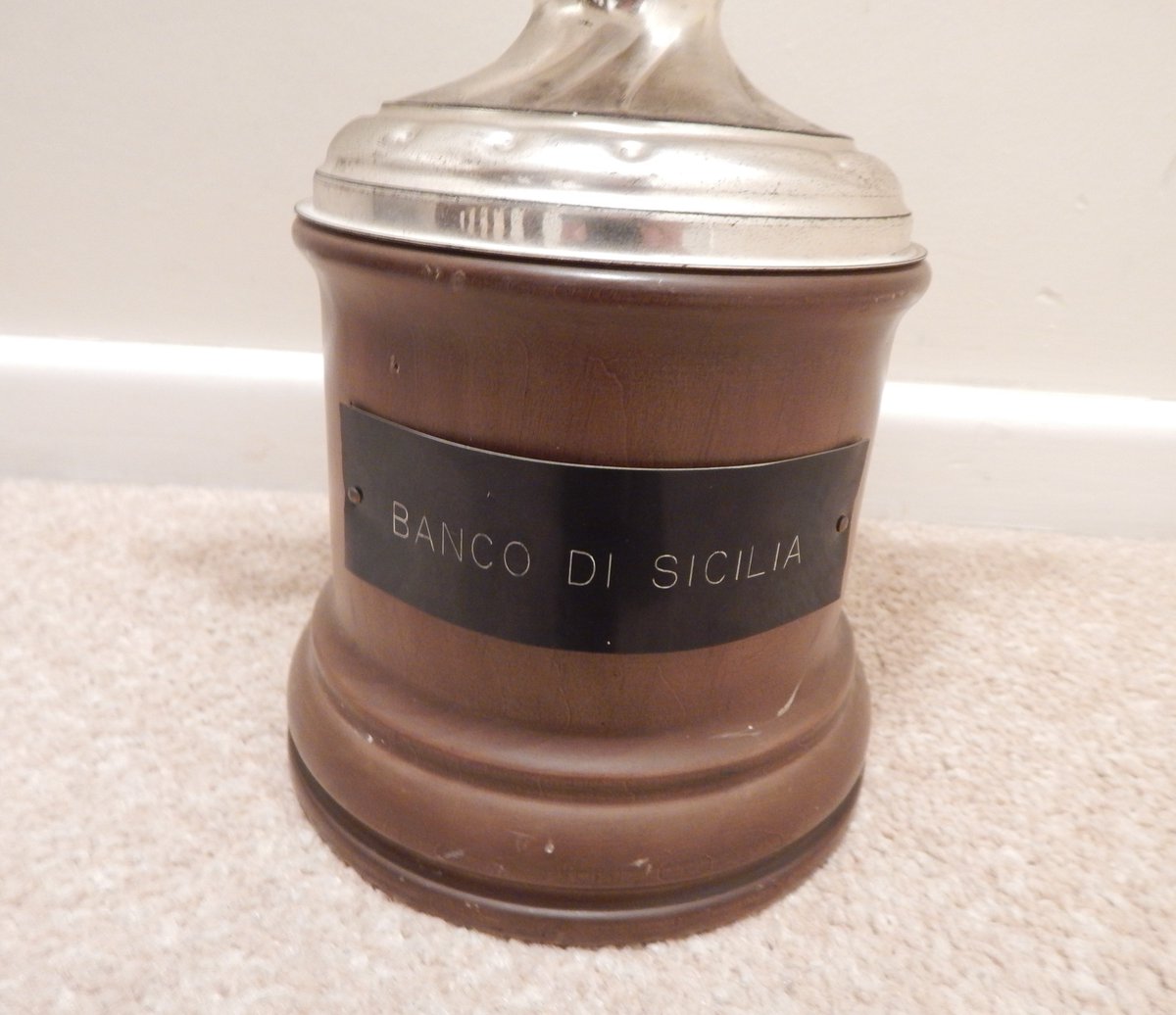 727lewis's tweet photo. CALLING ALL MOTORSPORT EXPERTS! Does anyone know whose trophy this is? It is from the 1972 Mediterranean Grand Prix Formula 2 race.
@SportmphMark @RacingLines @eddstrawF1
#Motorsport #Formula2 #Trophy #F1expert #F1knowledge #grandprix https://t.co/9A0Ky6aj6x