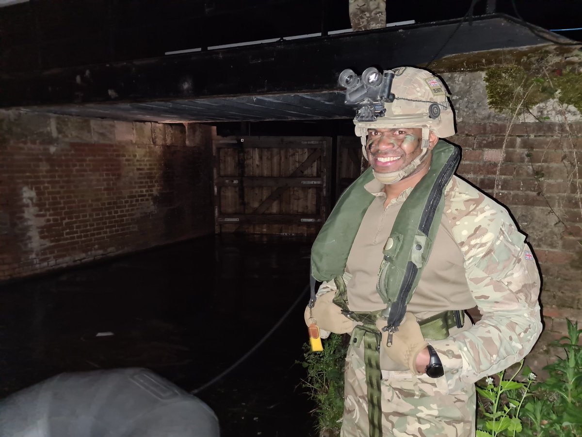 22EngrDiveTeam's tweet photo. @22EngrRegt dive team recently deployed on a @3ArmdEngrSqn CT-B level exercise. Operating at night the team successfully placed inert demolition charges on bridge abutments during the counter mobility phase.
@6HQandSpSqn @25CSEngrGp @MvrSp @3rdUKDivision @Commander8X https://t.co/mKGq77nrRD