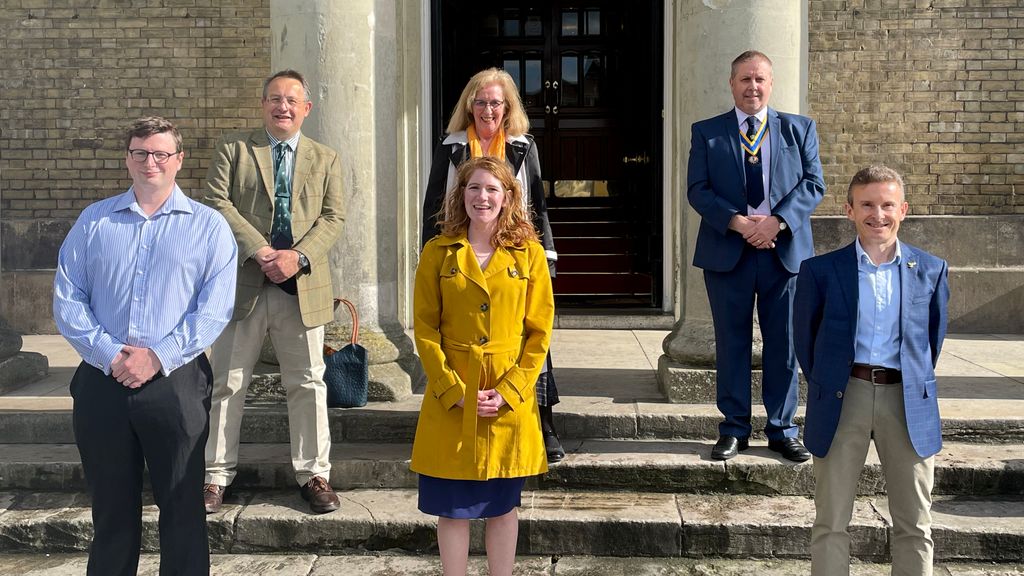Salisbury Lib Dems πΆ (@salisburylibdem) on Twitter photo Our newly elected team of councillors, ready for their first <a href="/SalisburyCC/">SalisburyCityCouncil</a> meeting! Our newly elected team of councillors, ready for their first <a href="/SalisburyCC/">SalisburyCityCouncil</a> meeting!