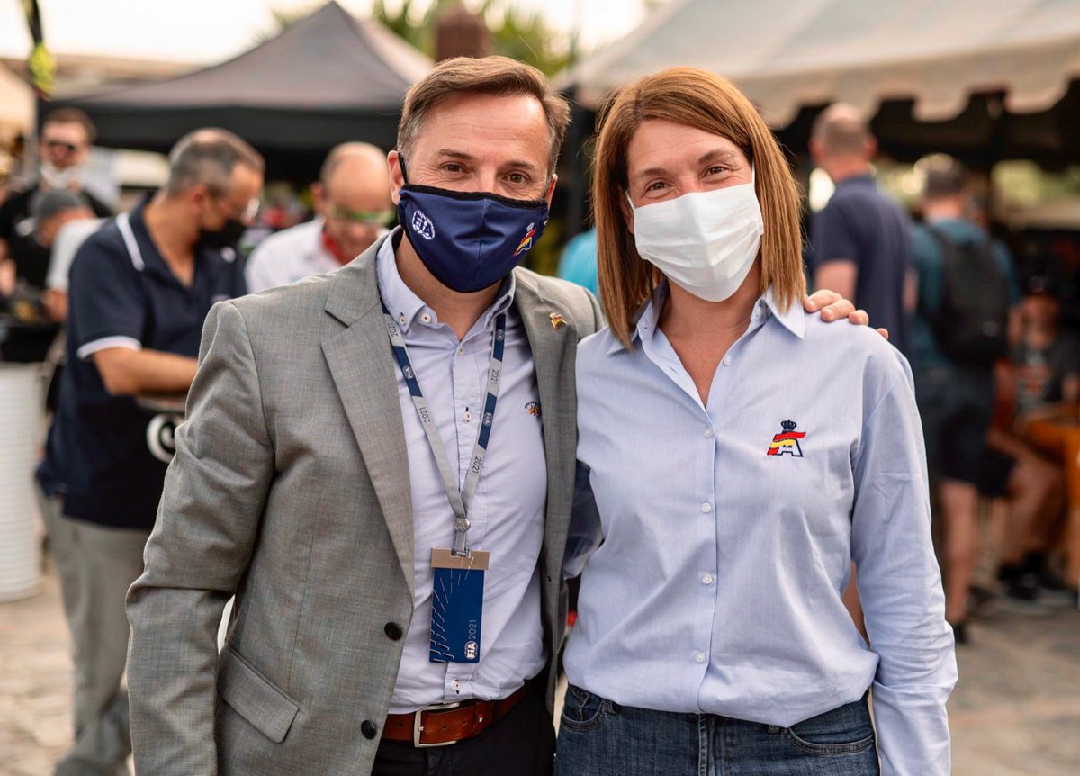 RFEdeA's tweet photo. El @Andalucia_Rally ha contado este fin de semana con una destacada presencia femenina en el cuadro de oficiales. Mujeres comprometidas y apasionadas del automovilismo, que ponen su talento y su experiencia al servicio de nuestro deporte. 

¡Gracias, amigas! 💪

#RoadtoDakar https://t.co/ot5AvXAbox