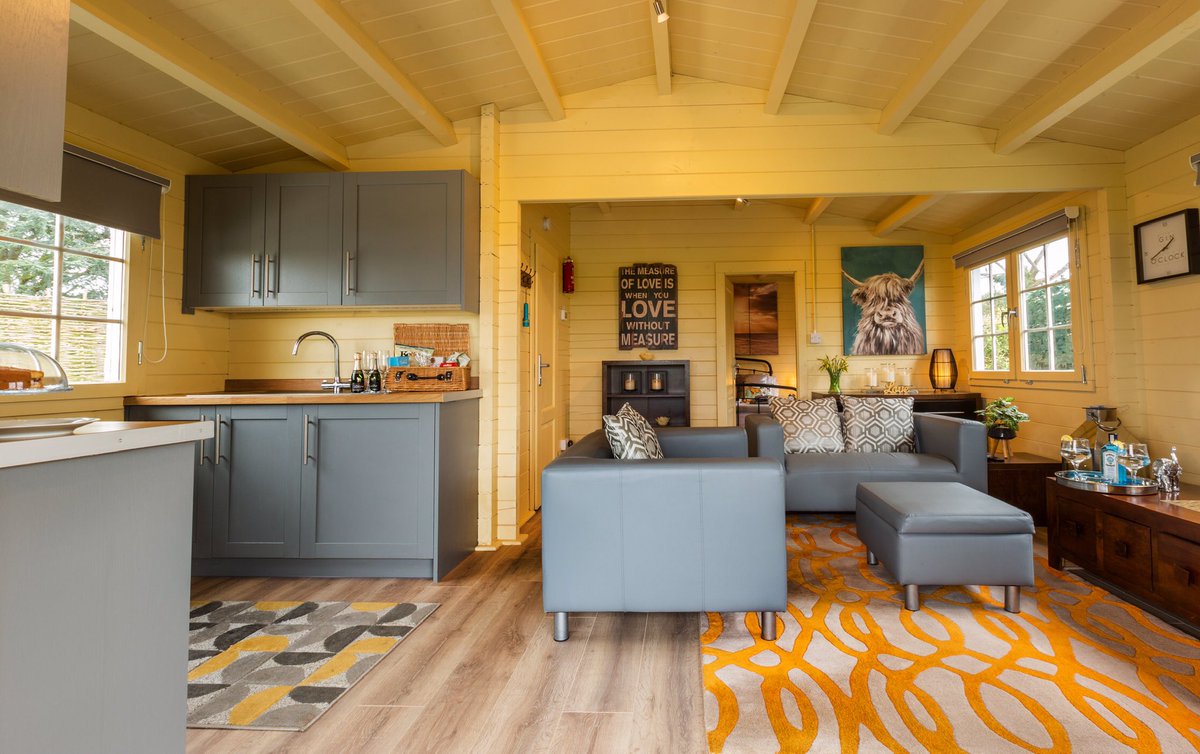 TheRetreat19's tweet photo. Relaxing holiday log cabins in the Suffolk countryside https://t.co/SHo0xTBUuD https://t.co/gmGDHdSQWR