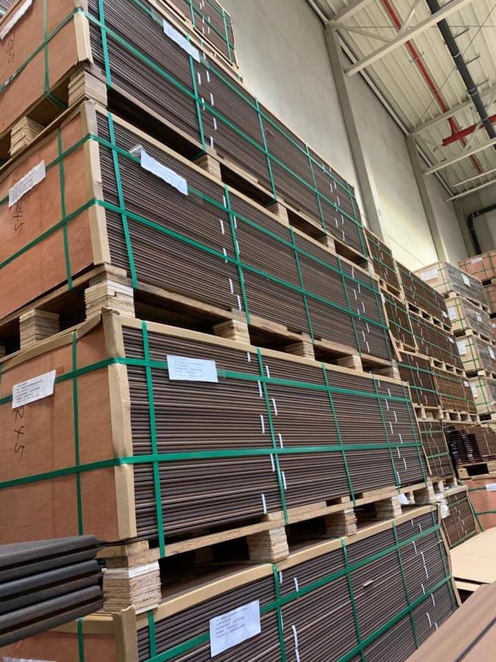 deckxbamboo's tweet photo. FAQ: wat is de levertijd of zijn uw prijzen verhoogd? Ons antwoord is: uit voorraad beschikbaar en de prijzen zijn ongewijzigd de laagste in Nederland.  #Bamboeterrasplanken #voorraad #houtprijzen #duurzaaminzetbaar https://t.co/x1qXt6MjDQ