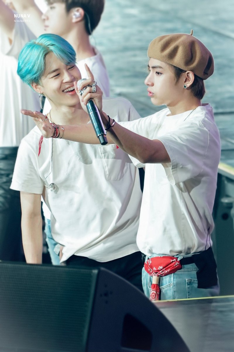 hourly vminkook ʚїɞ tweet media