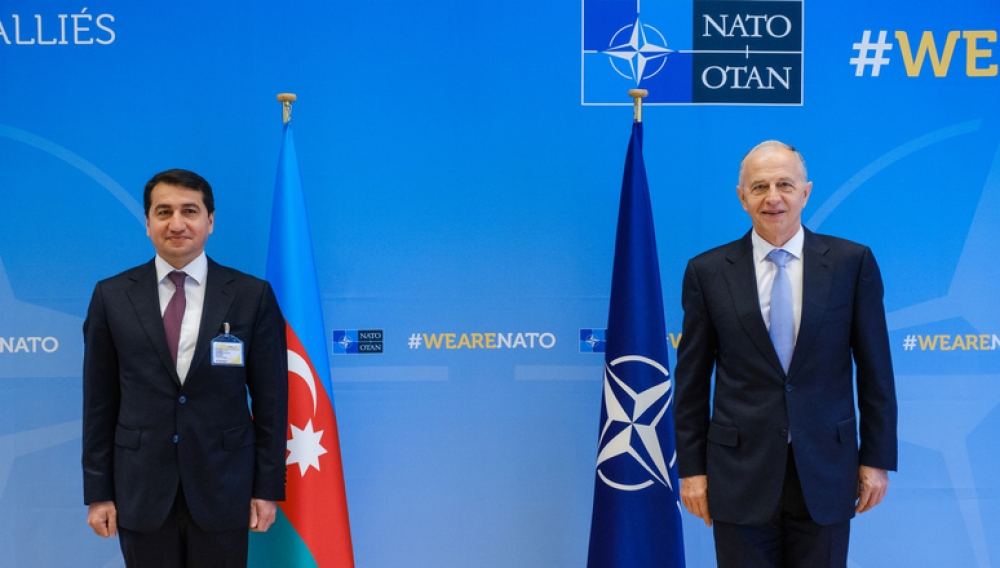 dhbln's tweet photo. Die @NATO hat heute Aliyevs persönlichen Propagandaspecher, Hikmet Hajiyev, in Brüssel empfangen. Während des Krieges in Karabach war er das Hauptorgan für die menschenverachtende Propaganda des kaputten Regimes in Baku. 
Heute wurde er von der NATO in Brüssel hofiert.
#WeAreNATO https://t.co/hG1qtJBLMN