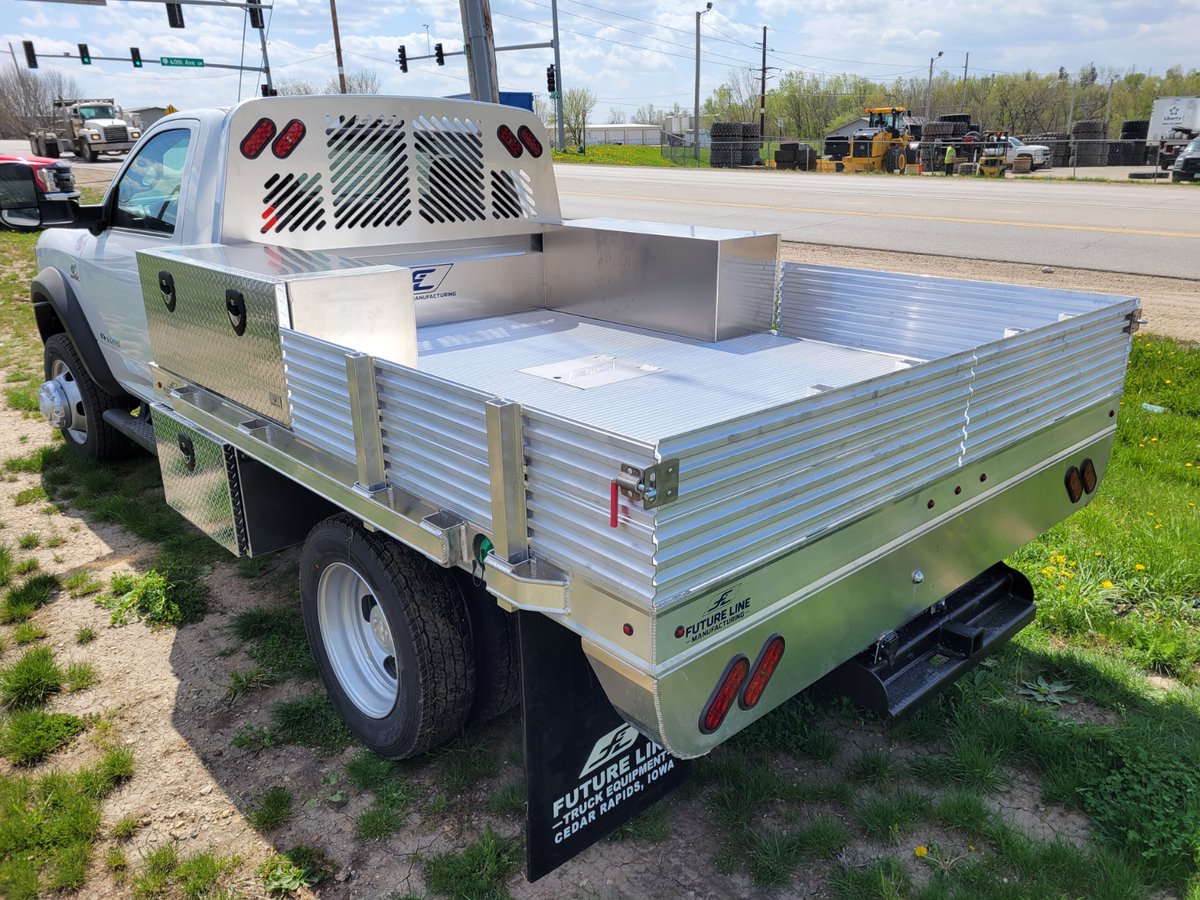 futurelinellc's tweet photo. @AndinoRoofing will @getstuffdone with their new Rancher; decked out with upper and lower Weather Tite tool boxes and custom 12" drop-in sides. Thank you!
#HaulMoreDoMore #BetterBodyMfg #FutureLineBodies https://t.co/SaZ2mWRmhw