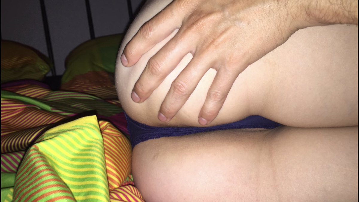Al een tijdje niks gedeeld hier. Tijd voor wat foto’s uit de oude doos...
Retweet als je meer wil zien. Like als je meer met haar wil doen 😇😎 #hotwife #wifesharing #ratemywife