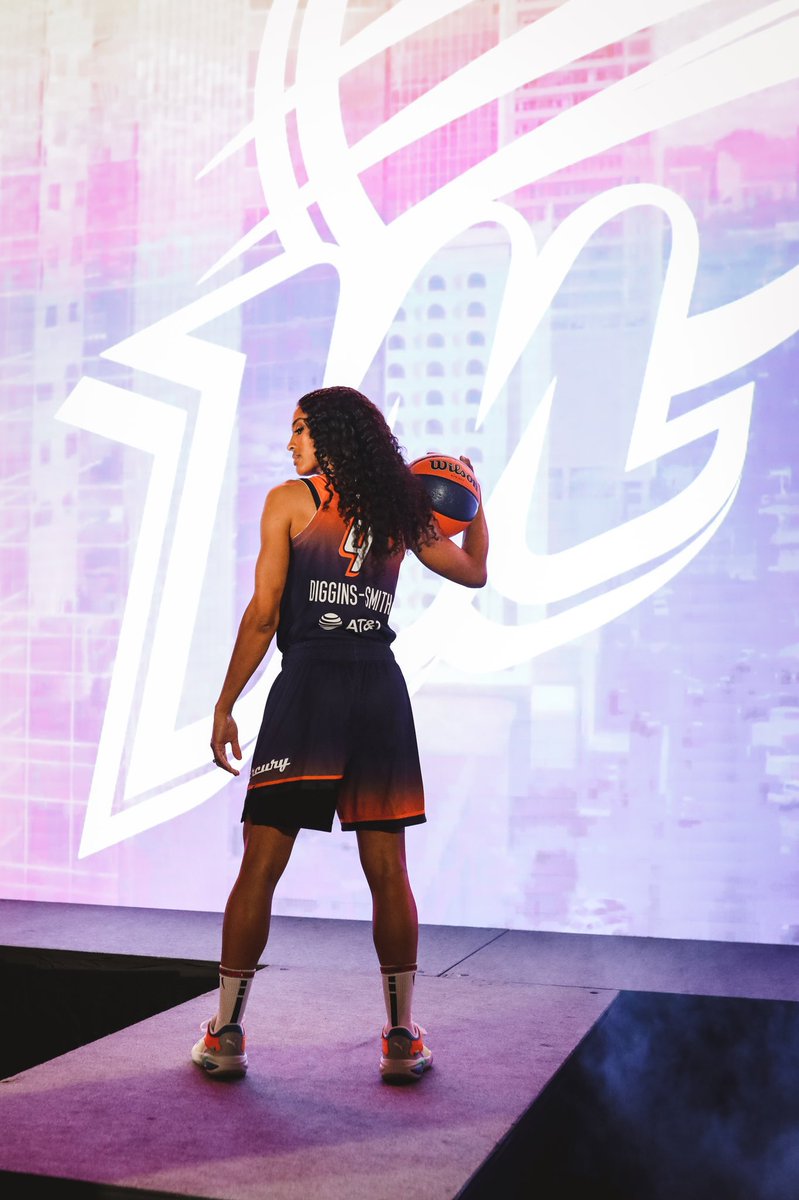 SkyDigg4's tweet photo. 1000+ buckets in the WNBA! I’m DAMN PROUD of all the work I’ve put in and sacrifices I’ve made to be where I am today. Thankful for my inner circle and all the fans who’ve followed me along this journey! I made the little girl from South Bend, with big dreams, proud! #1000buckets https://t.co/6joc8ADIuS
