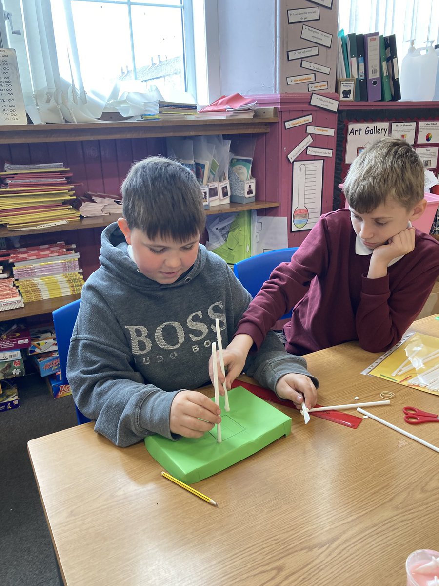 keltyps's tweet image. P6/7 actively engaging in their wind turbine project @STEMfifecollege 
#STEM
#LearningThroughDoing