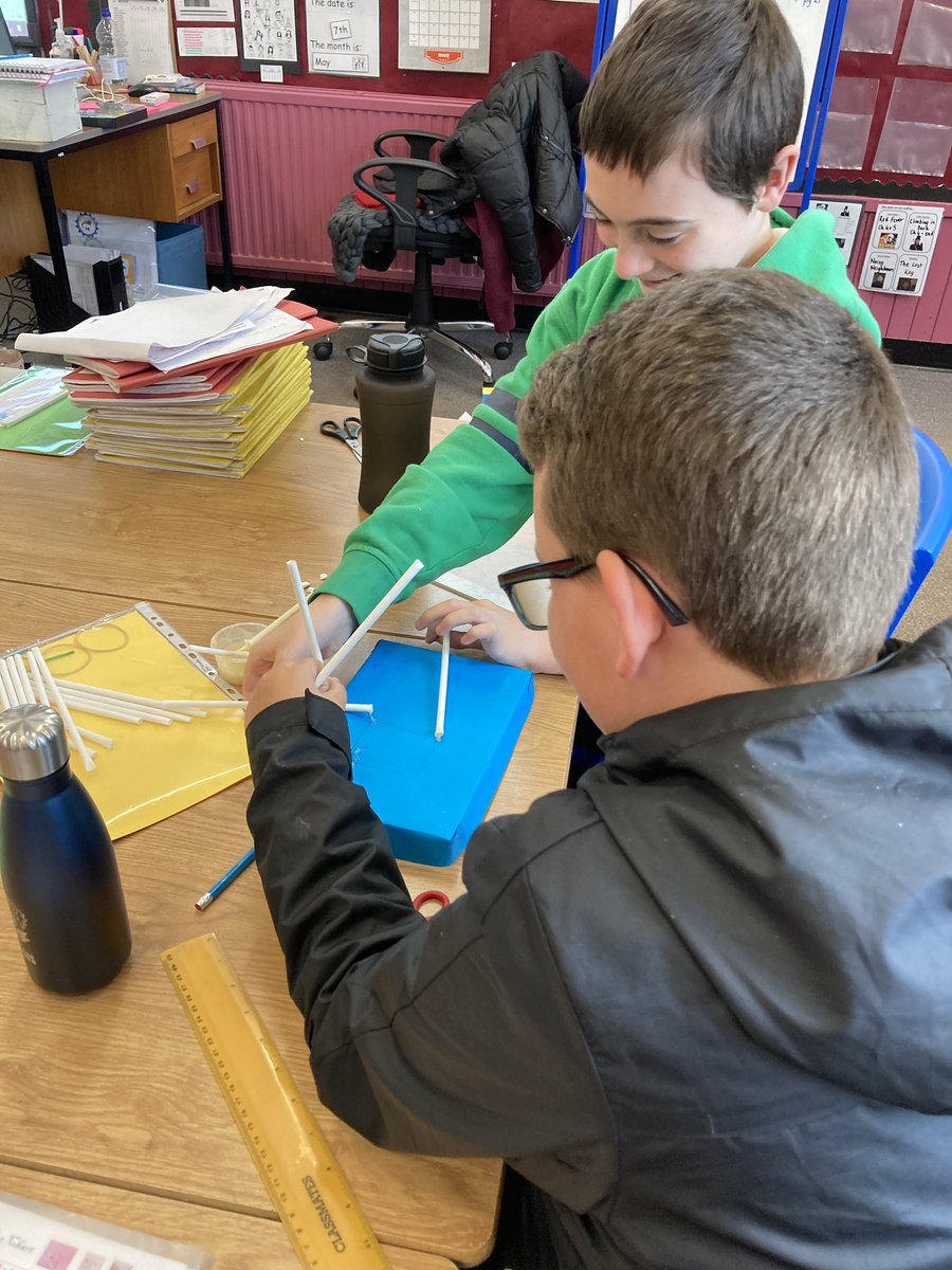 keltyps's tweet image. P6/7 actively engaging in their wind turbine project @STEMfifecollege 
#STEM
#LearningThroughDoing