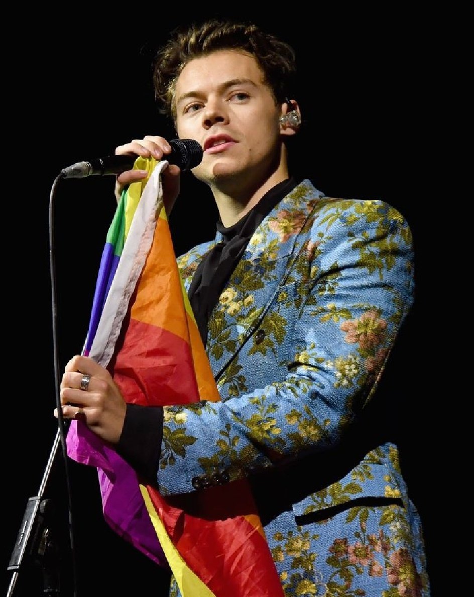 “si eres gay, si eres heterosexual, si eres transgénero, quien quiera que seas o quien quieras ser, te apoyo y amo a cada uno de ustedes”