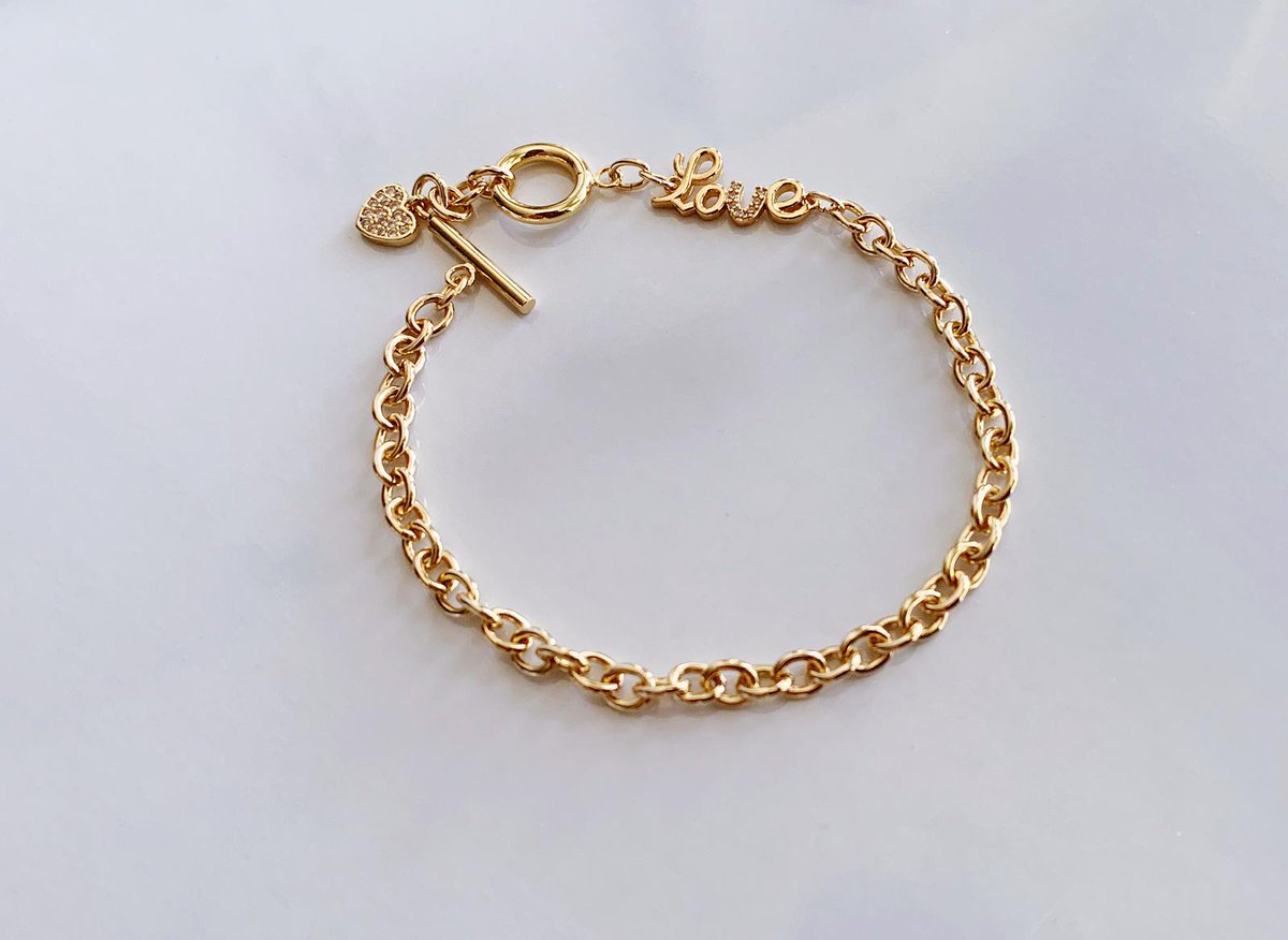 GrevinaDesigns's tweet photo. Toggle Love Bracelet 

https://t.co/JQYN7cl0t2

#simple #layering #chain #links #silverchain #statementnecklace #bracelet  #silvernecklace #chains #edgy #toggle  #goldchains #statementchoker #layeringnecklaces #chokers #simplicity #glamorous #etsy #flirting #punk @grevinadesigns https://t.co/kw85CswPLU