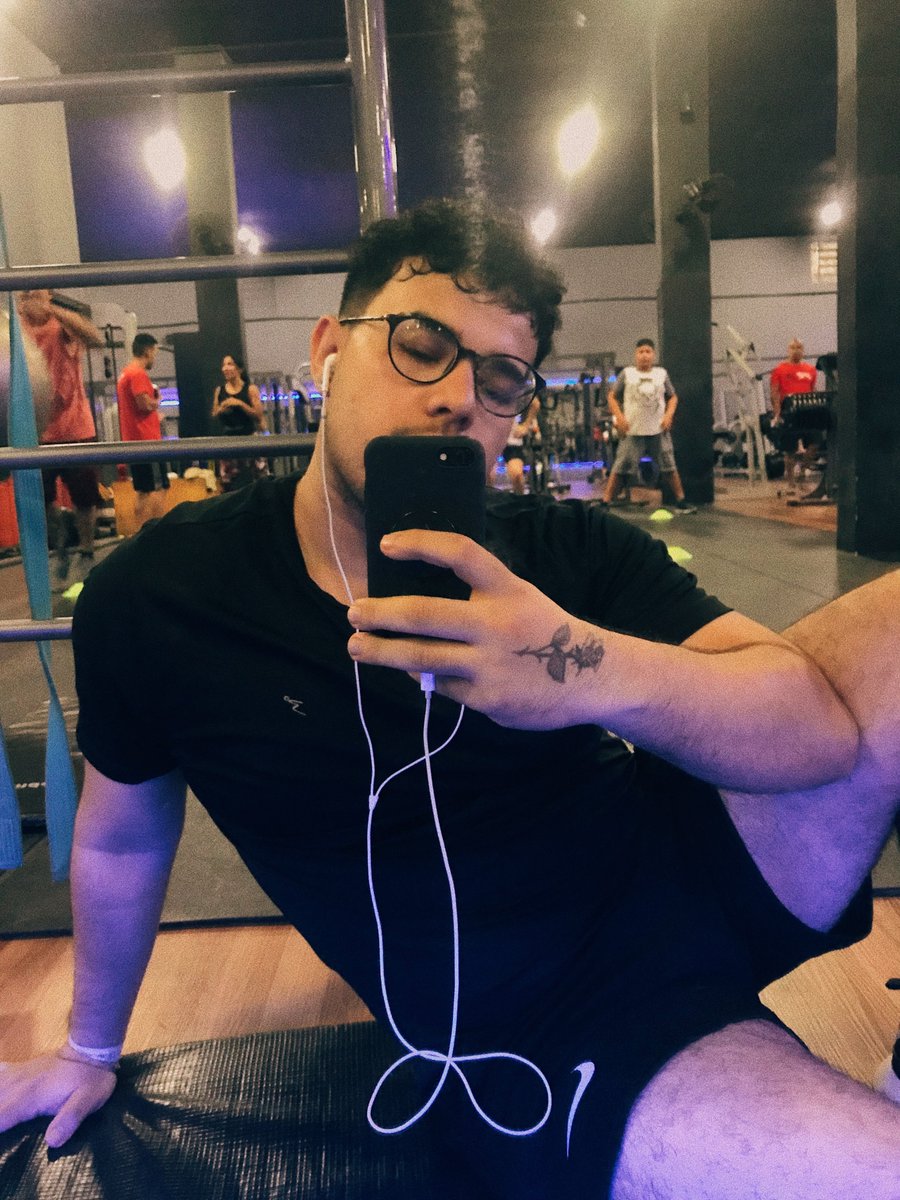 _launzin's tweet photo. E esse aqui sou eu 15kg mais magro 🥵 https://t.co/a6Z72siJZE