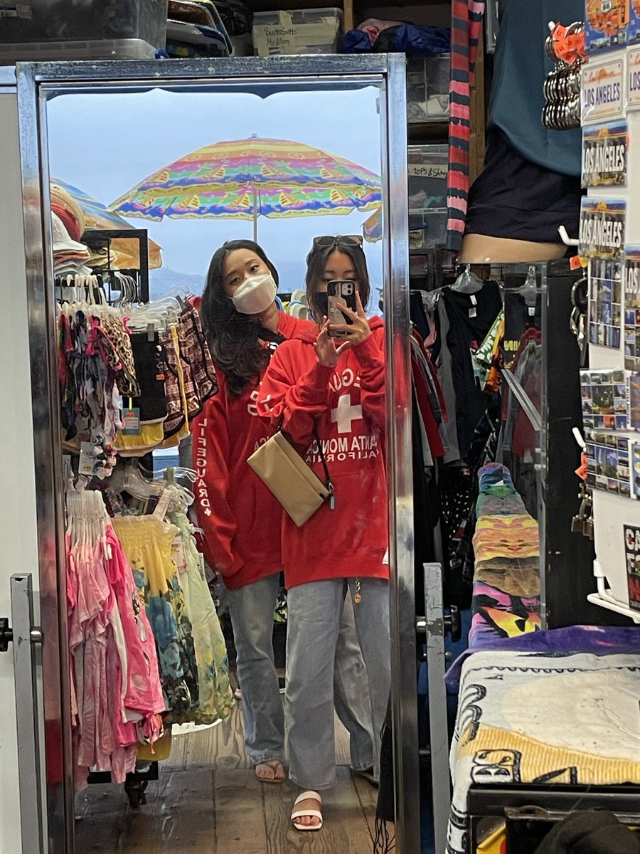 amykim99's tweet photo. 📍LA / Santa Monica #커플티 ❣️ https://t.co/gQQKZjsF16