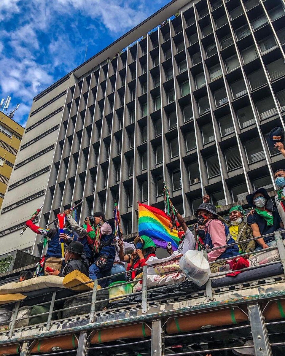 colombiamarchas's tweet image. A ESTA HORA 

Llega La Minga Indígena A La #CapitalMusical #Ibague 

#ParoNacional17M #ElParoNoLoParaNadie #NosEstanMatandocolombia #ColombiaAlertaRoja #ColombiaSOSDDHH #Colombia #ColombiaSomosTodos #Resistencia #DDHH #CENSURA #CensuraColombia #ElParoSigue