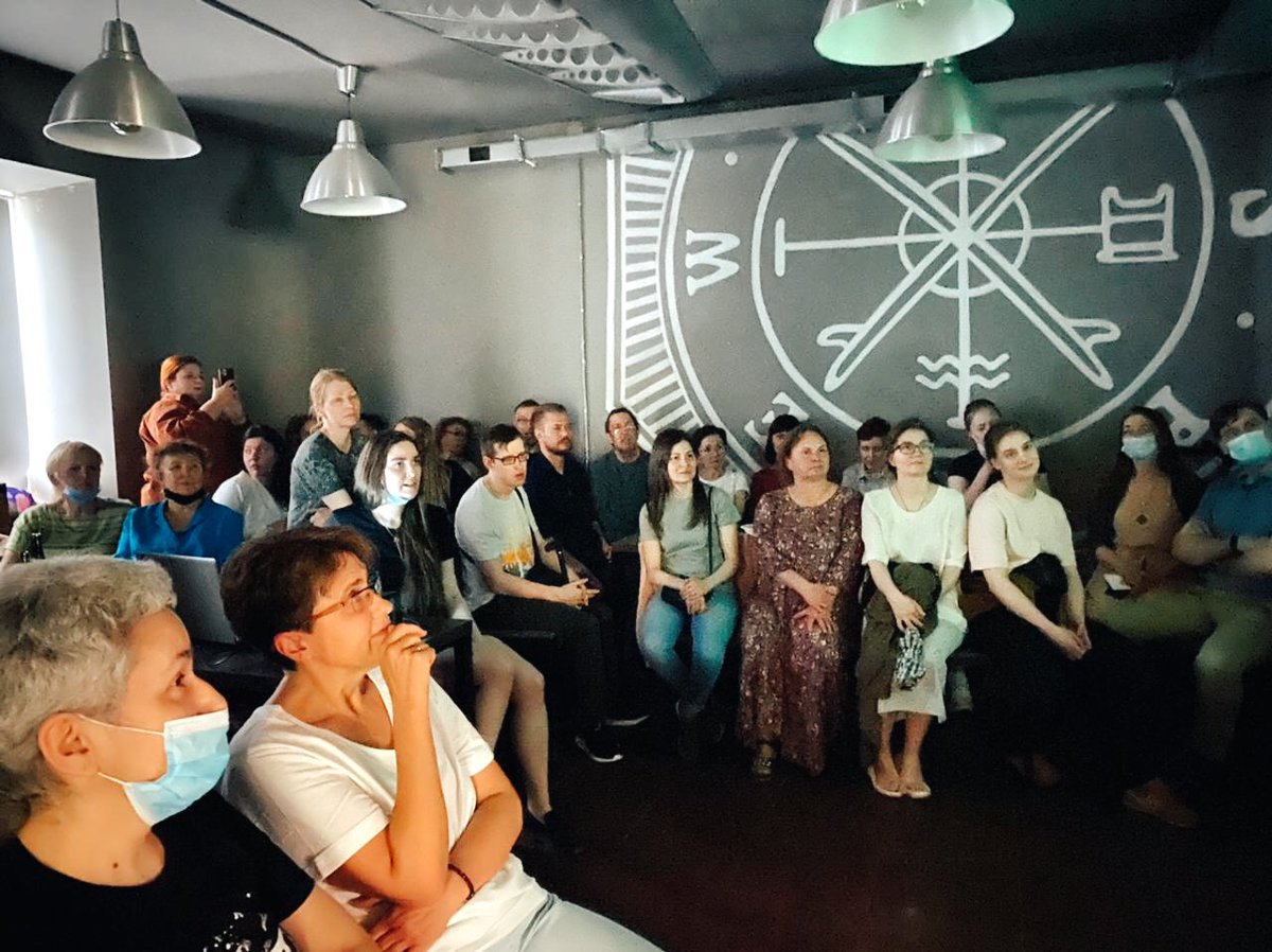 pintofscienceRU's tweet photo. #pint21 vibes from St.Petersburg!Awesome first day, lucky to have two more🥳 https://t.co/8GMuCYbEfC