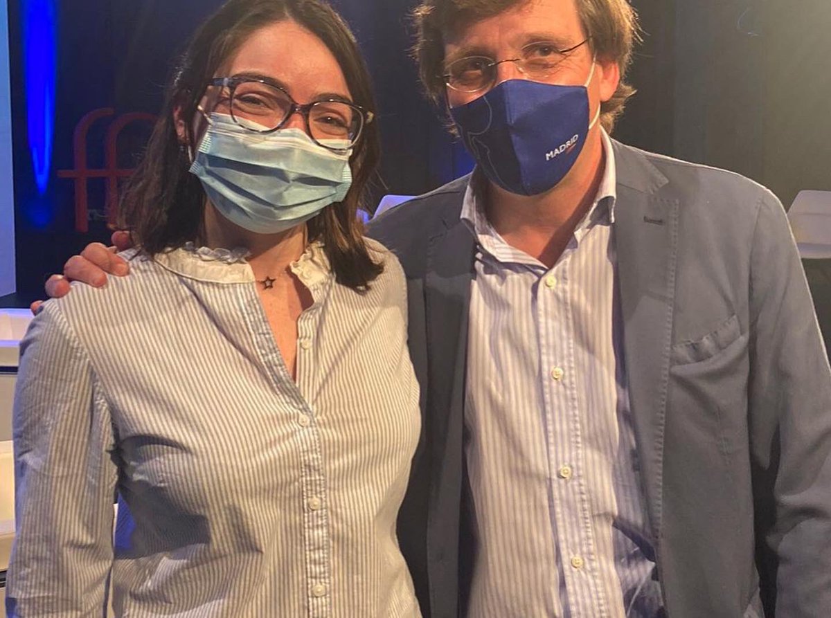 CMUPoveda's tweet photo. 👩🏽Nuestras colegialas Irene Ramírez y Agustina Gómez tuvieron la oportunidad de disfrutar de este magnífico evento 🙌🏼 https://t.co/PF0l8yXDOo