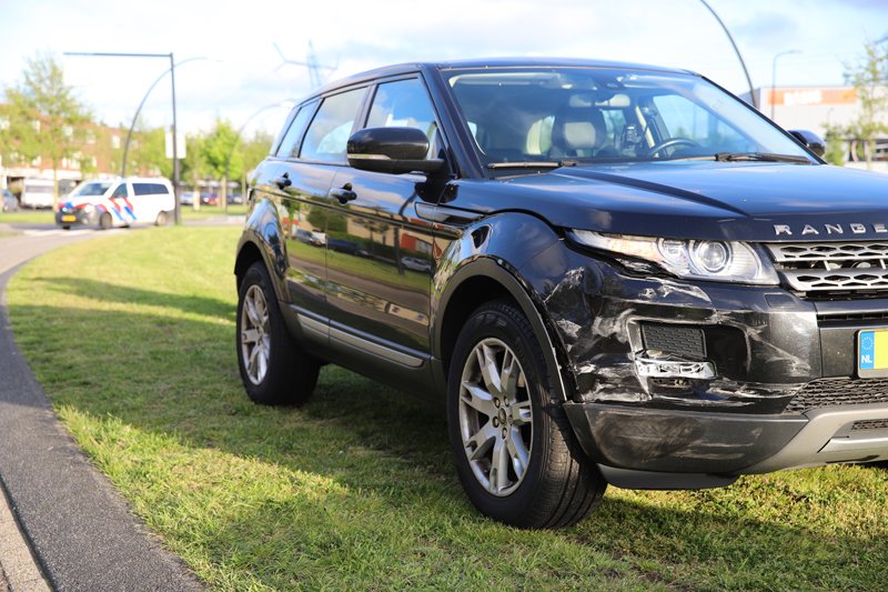 NU ONLINE: Aanzienlijke schade bij aanrijding Laan van Wateringseveld Den Haag..