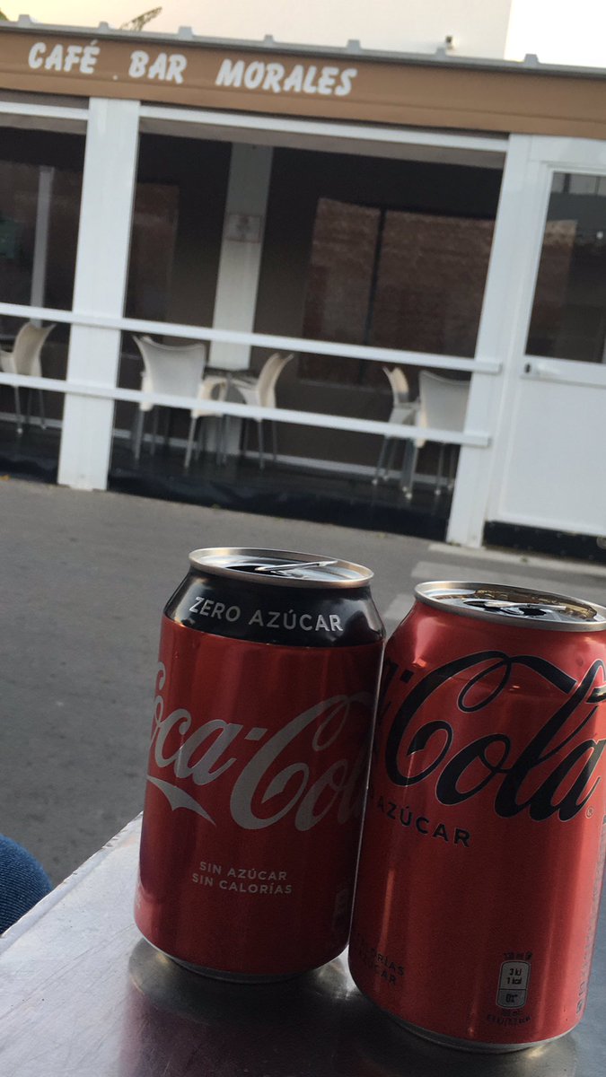 rquelpe's tweet photo. @CocaCola_es mis clientes dicen que la cocacola del nuevo formato sabe distinto. Devuélveme el formato antiguo, que no sé en qué idioma decirles ya que es la misma https://t.co/3dv3lsVo6V