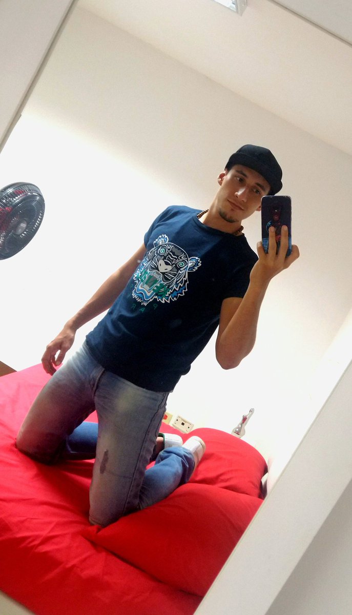 Openmaind13's tweet photo. Who accompanies me to play a little
#camboy #cam4 #play #Cam4Gay #streptease #hotpacks https://t.co/r9Q2W0RrZV
