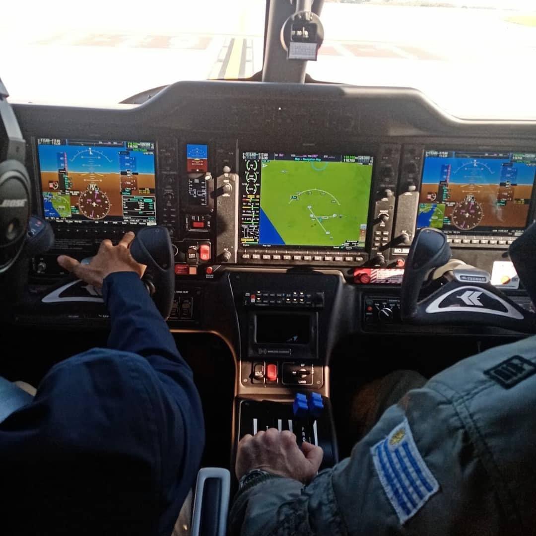PucaraDefensa's tweet photo. Demostración de aviones a la @Fuerza_aerea_uy
#aerotec #tecnam #FAU #entrenador #EMA #trainer #p2002 #p2010 #p2012
https://t.co/6NNPmIuUJ6 https://t.co/scIsBQCYDB