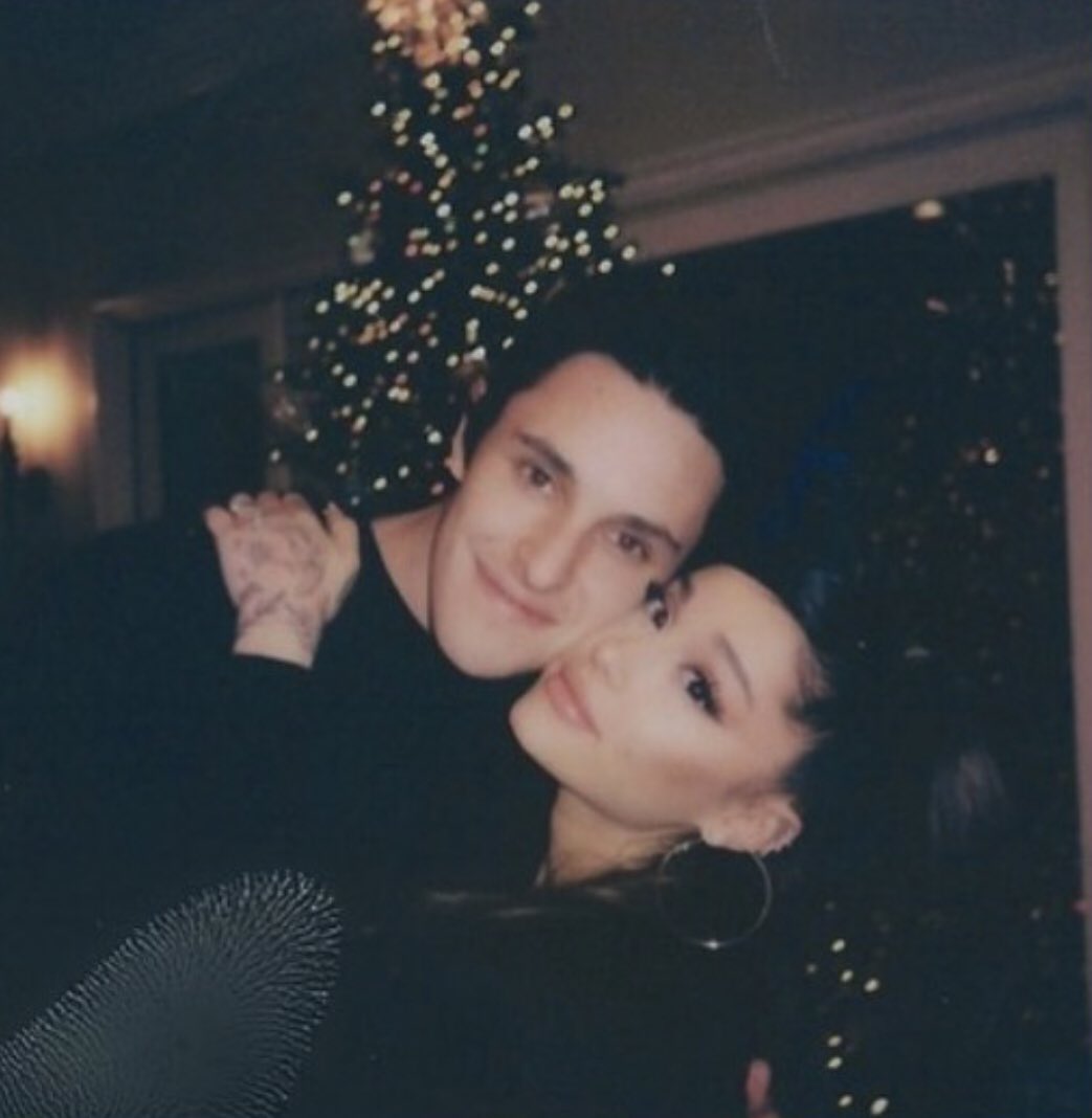 Sweetsbuteras's tweet photo. Ariana Grande sí se casó, dicen que  fue una boda pequeña con menos de 20 invitados https://t.co/17eDQucrDx