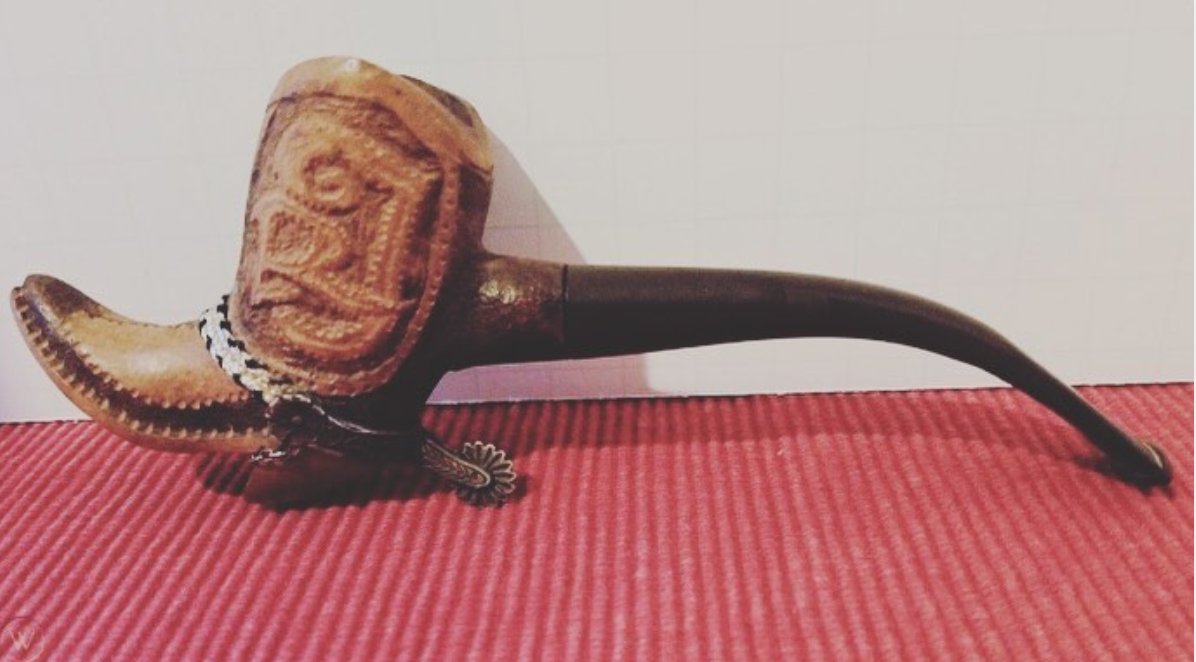 alexandre_veret's tweet photo. "Ceci n'est pas une paire de bottes." #bottes #pipe #renemagritte #cuircenter https://t.co/In6xXPI8lH