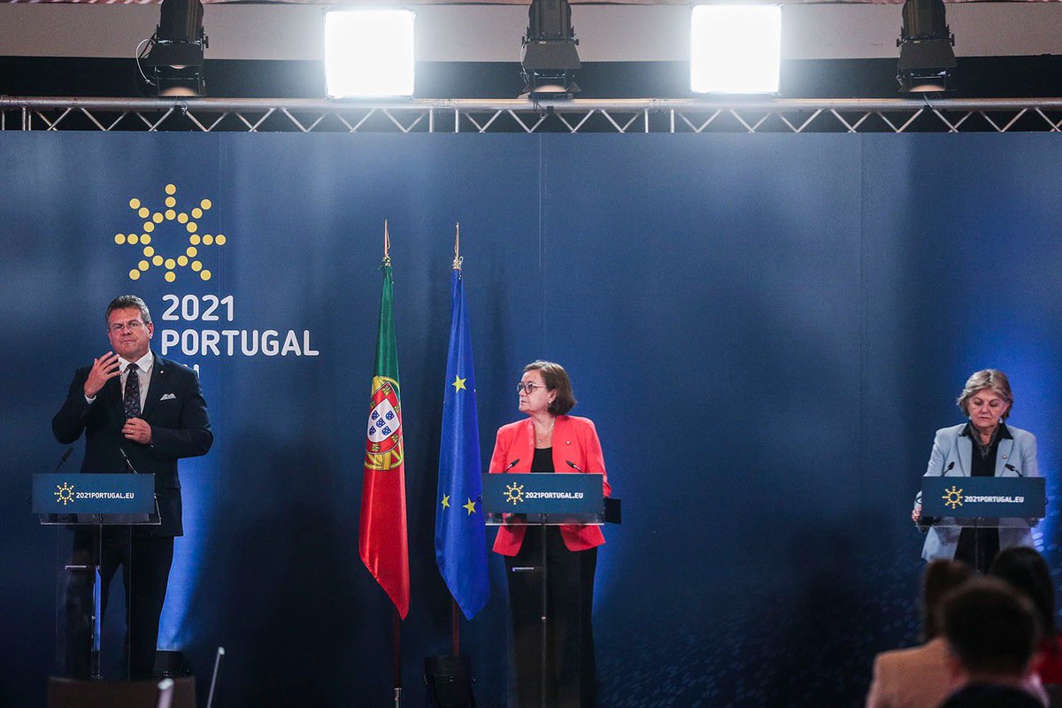MarosSefcovic's tweet photo. Ministerial #StrategicForesight Network today on:
👉 strategic autonomy: set to strike the right balance between autonomy and openness
👉 #resilience dashboards: a new monitoring tool and a step towards a "going beyond GDP" approach.

My press remarks📝 https://t.co/IxNmCMRm1J https://t.co/AG1G1u0D2R