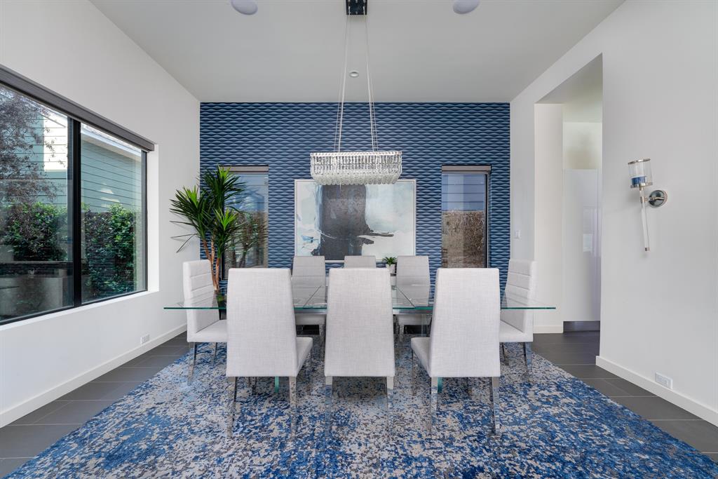 HouPortfolio's tweet photo. Incredible new #Houston inner loop home! 
https://t.co/Fdomzj5Qhi

#milliondollarhomes #milliondollarlisting #houstontx #houstonrealestate #houstonluxury #luxuryagent #kwluxury #newlisting https://t.co/a5SEAlP6t9